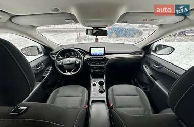 Позашляховик / Кросовер Ford Kuga 2020 в 