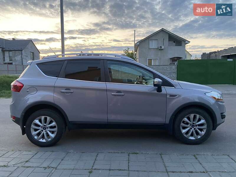 Внедорожник / Кроссовер Ford Kuga 2011 в 