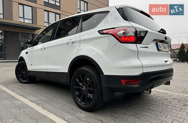 Внедорожник / Кроссовер Ford Kuga 2017 в Ирпене