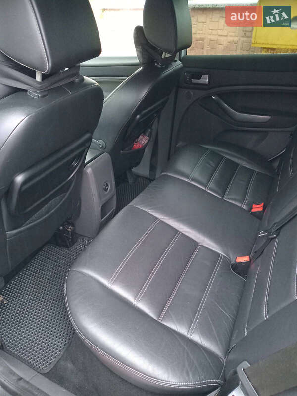 Внедорожник / Кроссовер Ford Kuga 2012 в Хусте