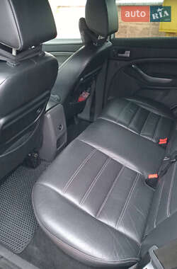 Внедорожник / Кроссовер Ford Kuga 2012 в 