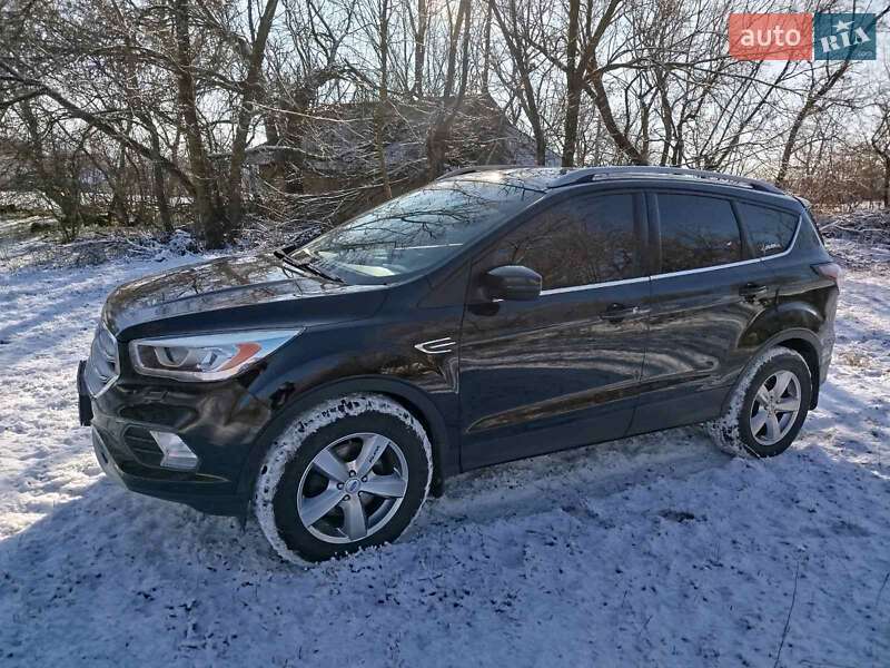 Внедорожник / Кроссовер Ford Kuga 2017 в Крыжополе
