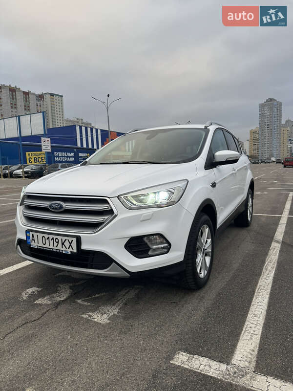 Позашляховик / Кросовер Ford Kuga 2019 в Києві