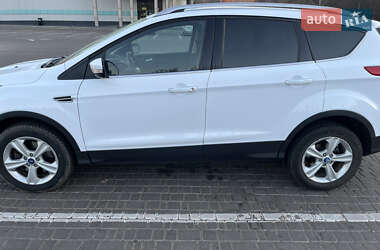 Позашляховик / Кросовер Ford Kuga 2015 в 