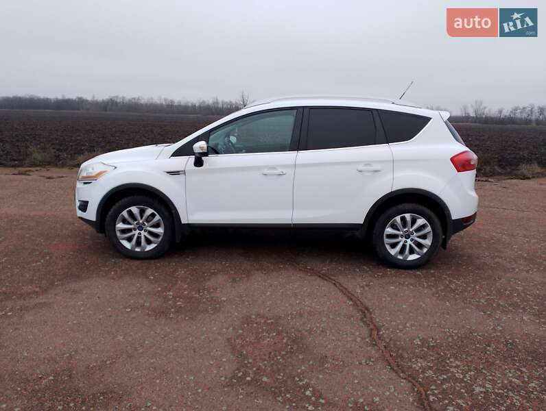 Внедорожник / Кроссовер Ford Kuga 2012 в Новоукраинке