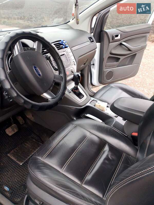 Внедорожник / Кроссовер Ford Kuga 2012 в Новоукраинке