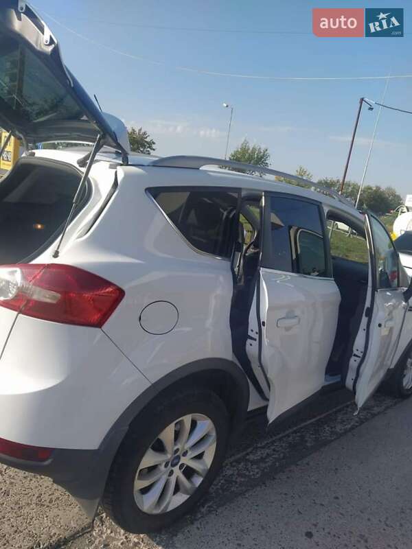 Позашляховик / Кросовер Ford Kuga 2012 в Перечині