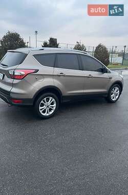 Внедорожник / Кроссовер Ford Kuga 2019 в 