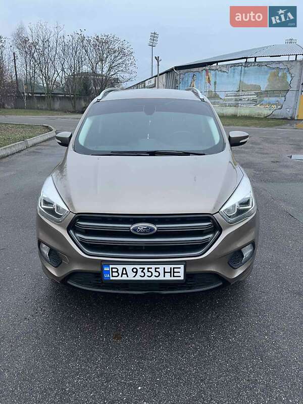 Внедорожник / Кроссовер Ford Kuga 2019 в 