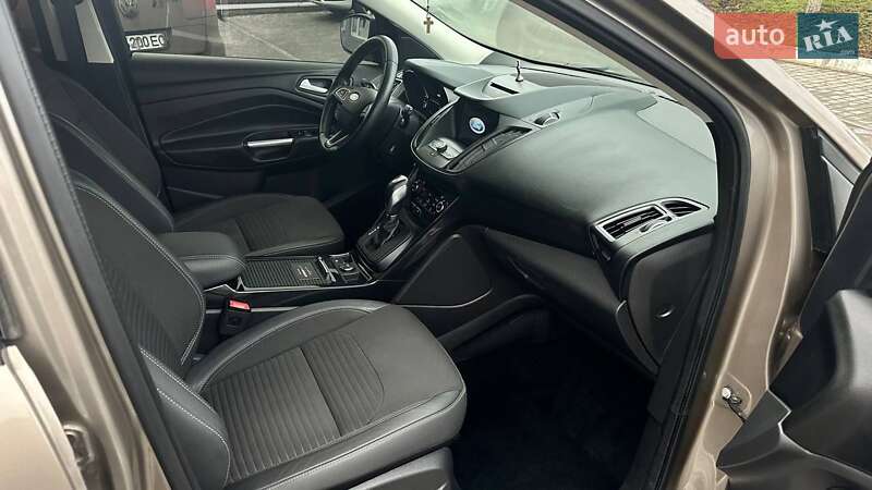 Позашляховик / Кросовер Ford Kuga 2019 в Олександрії