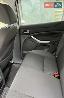 Позашляховик / Кросовер Ford Kuga 2011 в 