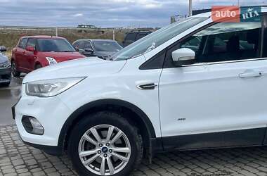 Внедорожник / Кроссовер Ford Kuga 2017 в Львове