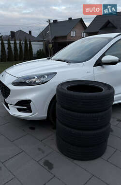 Внедорожник / Кроссовер Ford Kuga 2021 в 