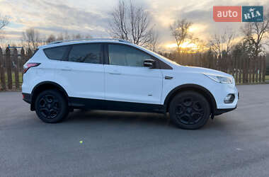 Внедорожник / Кроссовер Ford Kuga 2017 в Киеве