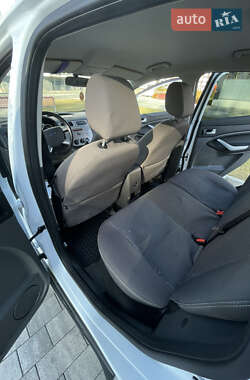 Внедорожник / Кроссовер Ford Kuga 2012 в 