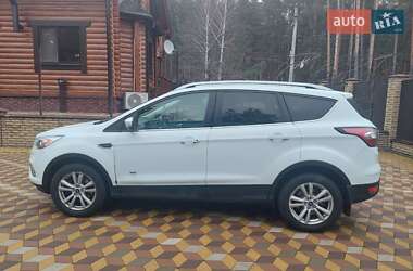 Внедорожник / Кроссовер Ford Kuga 2016 в 