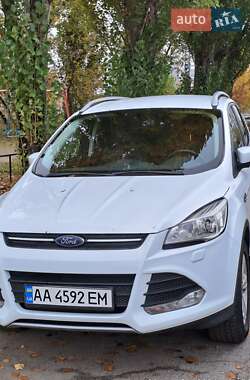 Внедорожник / Кроссовер Ford Kuga 2016 в 