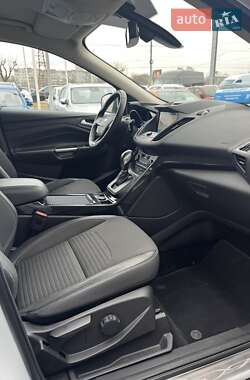 Внедорожник / Кроссовер Ford Kuga 2019 в 