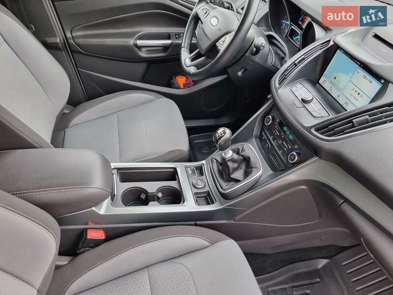 Внедорожник / Кроссовер Ford Kuga 2016 в Черкассах