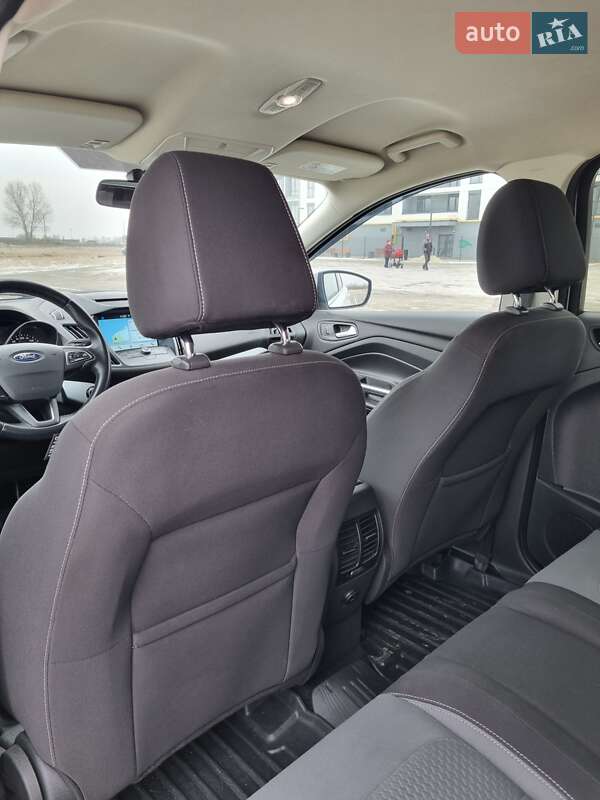 Внедорожник / Кроссовер Ford Kuga 2016 в Черкассах