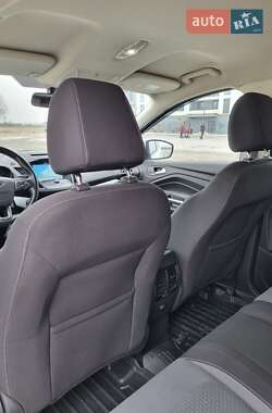 Внедорожник / Кроссовер Ford Kuga 2016 в 