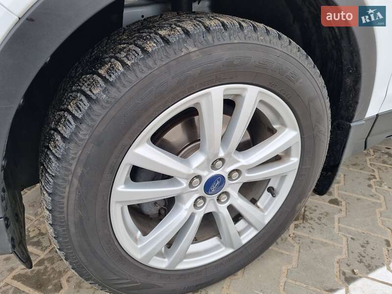 Внедорожник / Кроссовер Ford Kuga 2016 в Черкассах