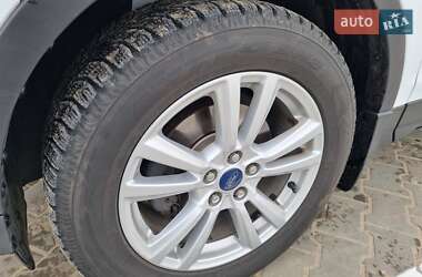 Внедорожник / Кроссовер Ford Kuga 2016 в 