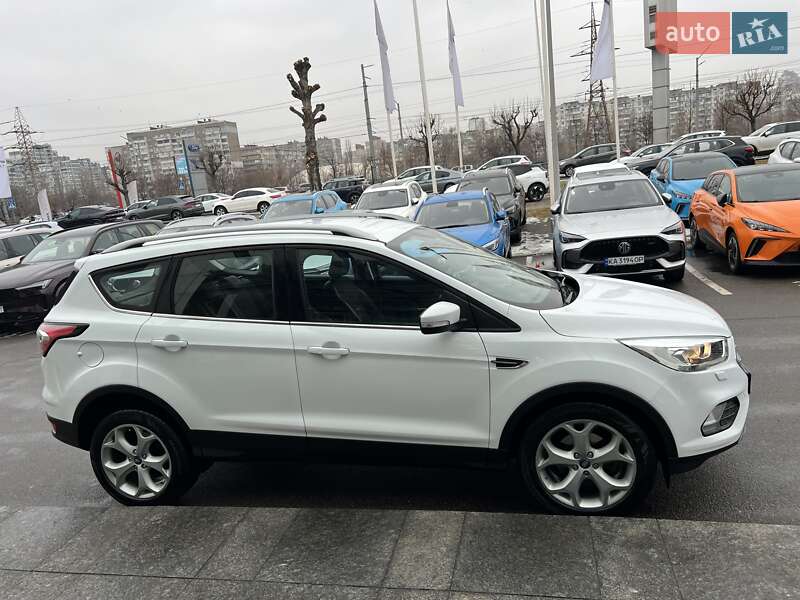 Позашляховик / Кросовер Ford Kuga 2019 в Києві