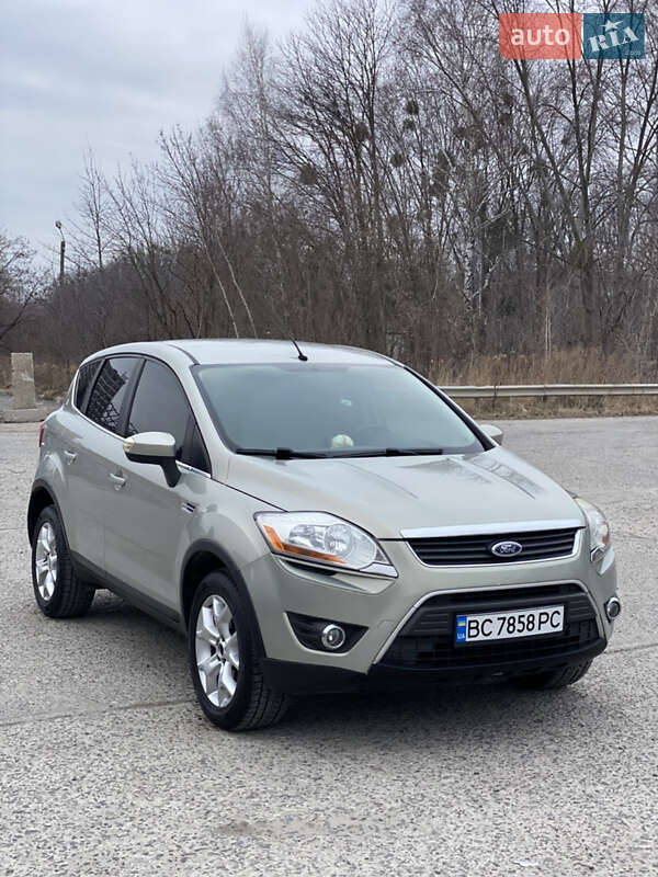 Позашляховик / Кросовер Ford Kuga 2010 в 