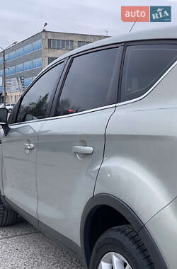 Позашляховик / Кросовер Ford Kuga 2010 в 