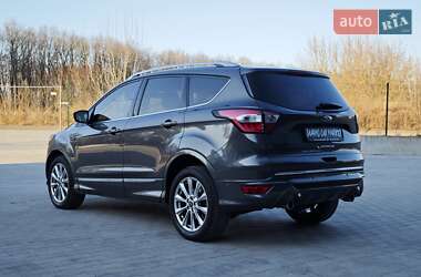 Внедорожник / Кроссовер Ford Kuga 2017 в 