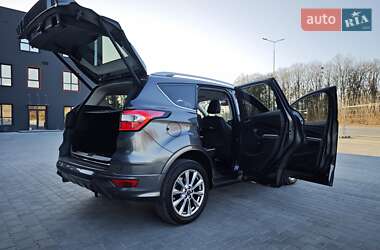 Внедорожник / Кроссовер Ford Kuga 2017 в 