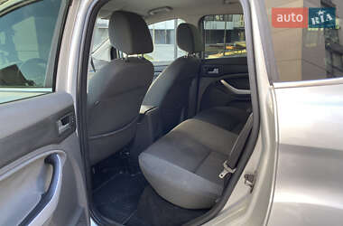 Позашляховик / Кросовер Ford Kuga 2009 в 