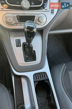Внедорожник / Кроссовер Ford Kuga 2012 в 