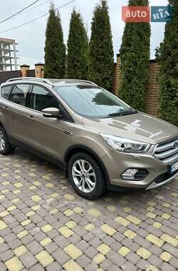 Внедорожник / Кроссовер Ford Kuga 2019 в 