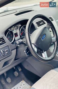 Внедорожник / Кроссовер Ford Kuga 2012 в 