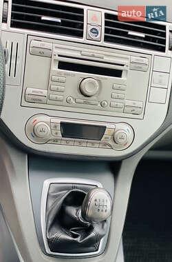 Внедорожник / Кроссовер Ford Kuga 2012 в 