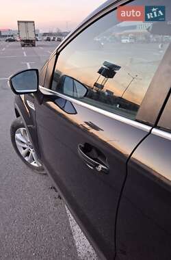 Внедорожник / Кроссовер Ford Kuga 2010 в 