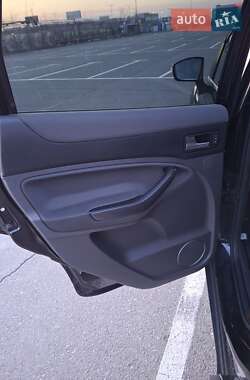 Внедорожник / Кроссовер Ford Kuga 2010 в 