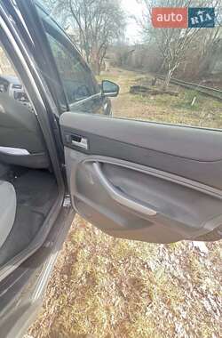 Внедорожник / Кроссовер Ford Kuga 2012 в 