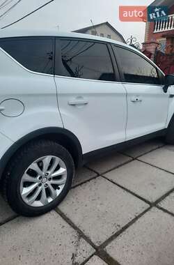 Внедорожник / Кроссовер Ford Kuga 2010 в 