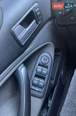 Позашляховик / Кросовер Ford Kuga 2009 в 