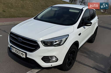 Внедорожник / Кроссовер Ford Kuga 2017 в 