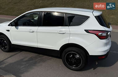 Внедорожник / Кроссовер Ford Kuga 2017 в 