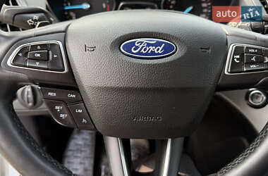 Внедорожник / Кроссовер Ford Kuga 2017 в 