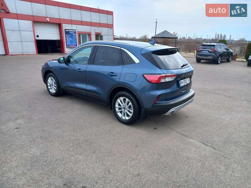 Позашляховик / Кросовер Ford Kuga 2021 в Южноукраїнську
