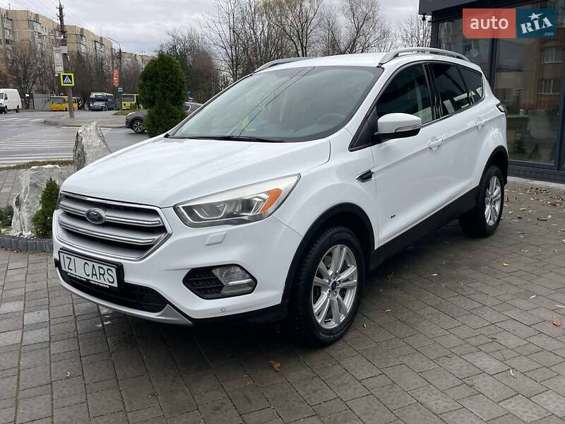 Внедорожник / Кроссовер Ford Kuga 2017 в Львове