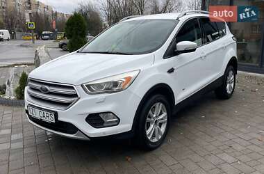 Внедорожник / Кроссовер Ford Kuga 2017 в 