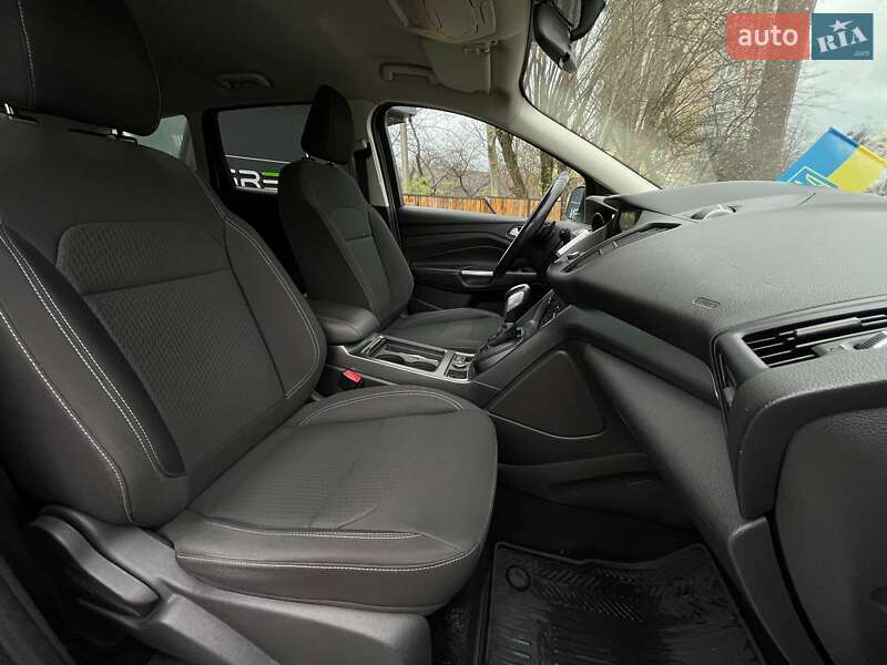 Внедорожник / Кроссовер Ford Kuga 2017 в Львове