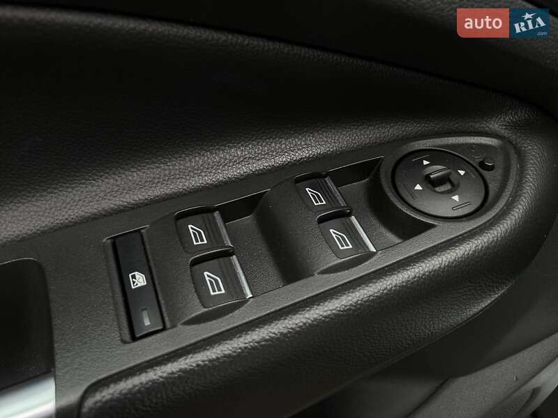 Внедорожник / Кроссовер Ford Kuga 2017 в Львове